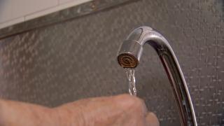 Fără apă caldă şi căldură în pragul iernii: 540 de blocuri din Capitală afectate: "Vremurile astea sunt destul de grele şi greu de trăit în felul ăsta"