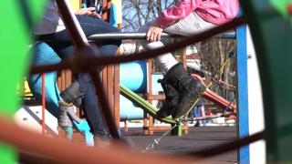 Oroare în Suceava. Un tată și-a violat fetița de doar 6 ani și a amenințat-o să nu spună ce i se întâmplă