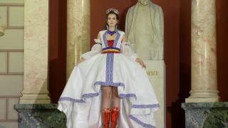 Miss România, în rochie de regină la concursul Miss Univers: 20.000 de dolari şi 10.000 de pietre preţioase