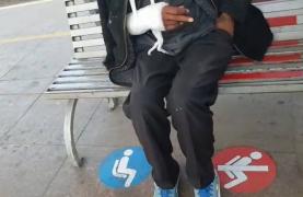 Poliţişti din Cluj reţinuţi. Ar fi bătut cu bestialitate un cerşetor şi i-au dat bani ca să nu depună plângere