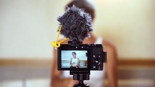 Cursuri de influencer la Universitatea din Galaţi. Cât costă să obţii diploma de vlogger