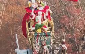 Americanii au sărbătorit cu fast Ziua Recunoştinţei. Baloane uriaşe au zburat deasupra carelor alegorice de la parada din New York