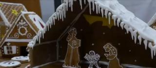 E forfotă mare în ateleriul de turtă dulce din Sebeş. Zeci de copii s-au transformat în ajutoarele lui Moş Crăciun