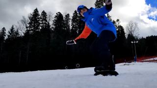 S-a deschis sezonul de schi la Rânca. Turiștii care nu s-au aventurat pe pârtii, s-au bucurat de vin fiert și de selfie-uri în zăpadă