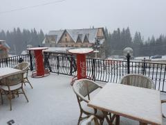 Ninge ca-n poveşti la munte, iar minivacanţa de 1 decembrie se anunţă a fi în atmosferă de Crăciun