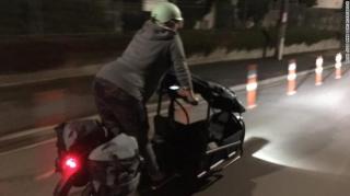 O parlamentară din Noua Zeelandă a mers singură, pe bicicletă, până la spital pentru a naște