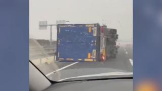 Furtună de forța unui uragan în Turcia. TIR-uri de zeci de tone, din România, au fost răsturnate de rafalele de vânt pe o autostradă