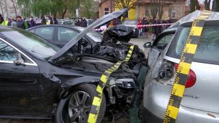 Filmul accidentului din Timişoara: doi pietoni, loviţi în plin de un om de afaceri. "I-a secerat, i-a aruncat în aer"