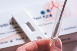 Super-tulpina Omicron ar putea aduce un val 5 fără predecent. Infectarea are loc în mai puțin de un minut. ”Va fi diferenţa dintre un tsunami şi un trăsnet”