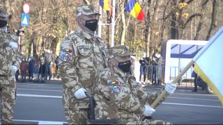 Prima paradă de 1 Decembrie în pandemie. Un soldat rănit în Afganistan a trecut pe sub Arcul de Triumf în scaun cu rotile