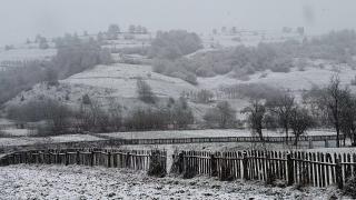 La munte a nins ca-n povești. În Parâng stratul de zăpadă are 30 de centimetri, însă schiorii vor mai avea de așteptat