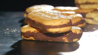 Evoluţia Eugeniei, biscuitele devenit brand de ţară. Tehnologia a luat locul angajaţilor pentru a împărţi mereu crema în mod egal