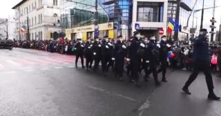 Jandarmeria Cluj și-a cerut scuze după defilarea dezastruoasă de 1 Decembrie: "Astfel de momente sunt de neacceptat"