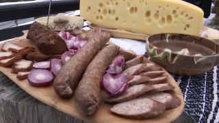 Ziua Națională a României, sărbătorită cu fasole cu ciolan, cârnaţi, pastramă și mici