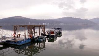 Scandal între primarul din Orșova și barcagii care fac plimbări pe Dunăre. Motivul pentru care edilul le-a blocat accesul spre pontoane