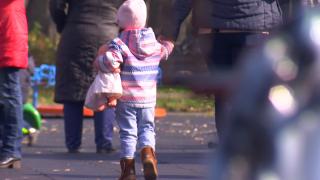 Un start bun în viaţă, prin grija părinţilor: conturile de economii pentru copii câştigă teren. Ce avantaje există