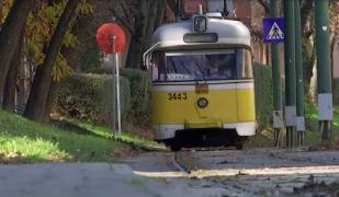 Tramvaiul turcesc, ajuns de 6 luni în Timişoara, rămas, din cauza birocraţiei, în depou. Între timp, oamenii îngheaţă în garnituri vechi de zeci de ani