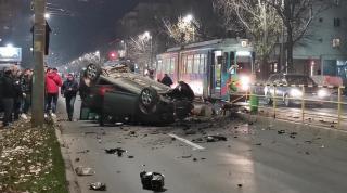 Dezastru pe șoselele din țară. Băuţi la volan, vitezomani sau cu permise suspendate, şoferii au făcut prăpăd