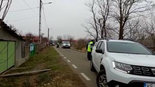 Mamă și fiu, uciși cu toporul de tată la Cornii Albești, în Vaslui. După ce și-a omorât familia, bărbatul a făcut accident