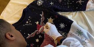 Cum arată cel mai scump pulover de Crăciun din istorie? Este cusut cu fir de aur și diamante