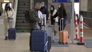 Haos pentru românii cu vacanţe în străinătate: Cine stă în carantină şi cine e obligat să se testeze. Pot cheltui și 500 de euro pe teste