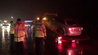 Accident tragic pe o şosea din Satu Mare. O femeie a fost lovită de două maşini. Şoferul vinovat a fugit de la locul accidentului