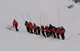 Tineri îngropaţi de vii sub zăpadă, în timpul unei avalanşe petrecute în Austria