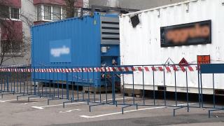 Zeci de mii de euro pentru un sistem care nu funcţionează. Locuitorii din sectorul 1 îngheaţă de frig cu containerele de încălzire montate la doi paşi de blocuri