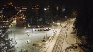 Spectacol inedit pentru turişti, în Maramureş. Salvamontiştii au defilat pe pârtie cu torţele aprinse