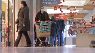 Cât trebuie să plătească nevaccinaţii care vor să intre de joi în magazine neesențiale, mall-uri sau cinematografe