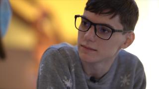 Crescut în orfelinat, Vlad Zaharia a devenit mentor pentru copiii fără părinţi. Acum visează să devină profesor: "Mă simt foarte bine când ajut"