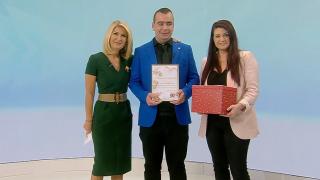 Vasile Postolachi, profesorul care s-a împrumutat la bănci ca să îi ajute pe copii, a primit 280 de pachete pentru elevii săi