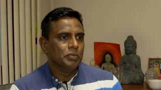 Cum a ajuns un poliţist pensionar din Sri Lanka să lucreze în România la cărat marfă. Vrea să-și țină fiul în facultate