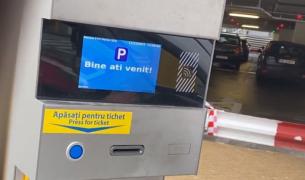 "Nu mi-a dat restul" Şoferii, nemulţumiţi de noul sistem de plată din aeroportul Otopeni. Jetoanele au fost înlocuite cu cartele