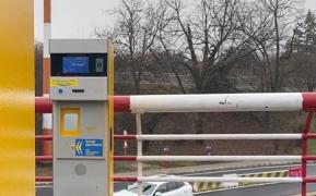 Veste bună pentru şoferi: Un nou sistem de plată îi poate scuti de grija jetoanelor în parcarea aeroportului Otopeni