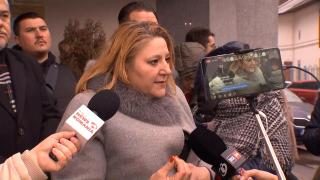 Scandal cu soţii Şoşoacă: ar fi sechestrat doi jurnalişti italieni şi atacat un agent. "Vorbeau în engleză, de aceea am chemat poliţia"