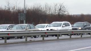 O femeie blocată în trafic a cerut ajutor la 112, după ce a fost sunată de la grădiniţă că e ultima care nu şi-a preluat copilul, în Baia Mare