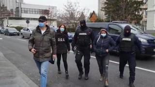 Descinderi la un centru din Vâlcea unde s-ar fi falsificat certificate verzi. Şapte persoane, 6 asistente şi un medic, vizate de anchetatori