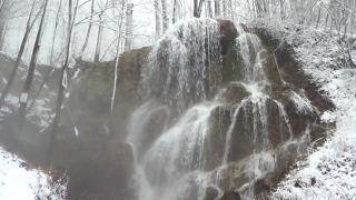 Cascada Bigăr are o soră mai mică în Parcul Naţional Porţile de Fier. Cum arată în plină iarnă cascada Modăvița
