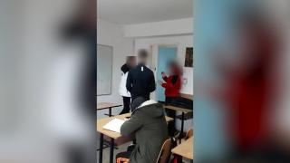 "Te bat, hai să ne pupăm!". Băiat umilit și lovit de colegi, într-un liceu din Timișoara