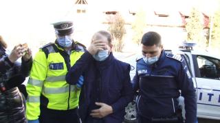 Primarul din Argeş a fost reţinut. Edilul a recunoscut că a dat foc primăriei de supărare
