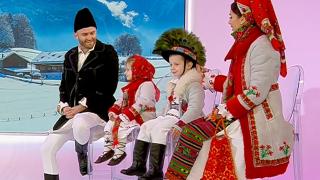 Georgiana Lobonţ lansează două colinde alături de copiii ei