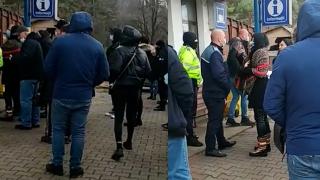 Haos în toată ţara din cauza grevei spontane de la CFR. Revolta călătorilor: ”Ne-a dat jos în pădure să ne descurcăm”