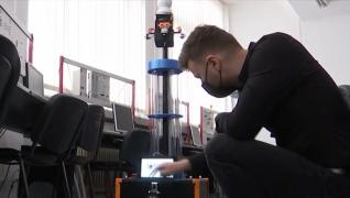 Robotul care dezinfectează de unul singur, invenţia mai multor studenţi ai Universităţii Transilvania