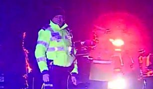 Moarte violentă pe o şosea din Mureş. Un bărbat de 41 de ani, care mergea pe carosabil, a fost lovit în plin