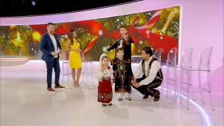 Gelu Voicu a colindat platoul Observator acompaniat de copiii săi - Sofia, Tudor şi Vlad: ''Este o sărbătoare pentru noi''