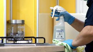 Cât costă curăţenia de sărbători cu o firmă specializată. Pandemia i-a făcut pe clienţi să fie mai selectivi