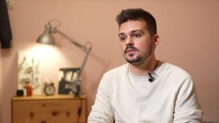 Poveste demnă de film: Abandonat la 5 ani în orfelinat, Toma a înţeles că pentru a scăpa din iadul copilărie trebuie să privească tot mai sus