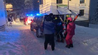24 de turişti, prinşi la Cota 1.400, după o pană de curent. Jandarmii montani au decis să-i coboare cu maşinile