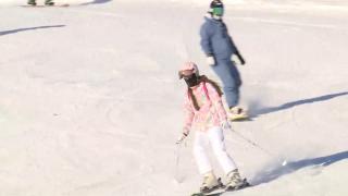 Pârtiile din Poiana Braşov pregătite pentru turişti. Sezonul de schi se deschide oficial mâine